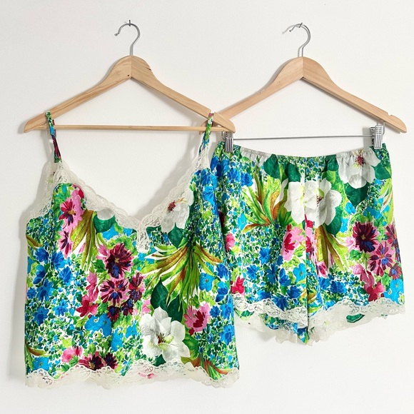 Victoria's Secret Other - Vintage Victoria’s Secret gold label vibrant floral cami shorts pajama set